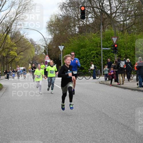 12.04.2026 - 45. Internationalen Wilhelmsburger Insellauf J. Mangold http://msf.ph/oto/9509495 12.04.2026 12:57:41 Ziel 5062, 4851, 5172, 4959, 5322, 5129, 3190, 5736, 3189, 5847, 3439, 5232, 5277, 3863, 4887, 4938, 3213, 2447, 5211, 4968, 2707, 5169, 5214, 4955, 3396, 5228, 5689, 2771, 5687, 2058, 3152, 4535, 5260, 2493, 2550, 3479 meine-sportfotos.de