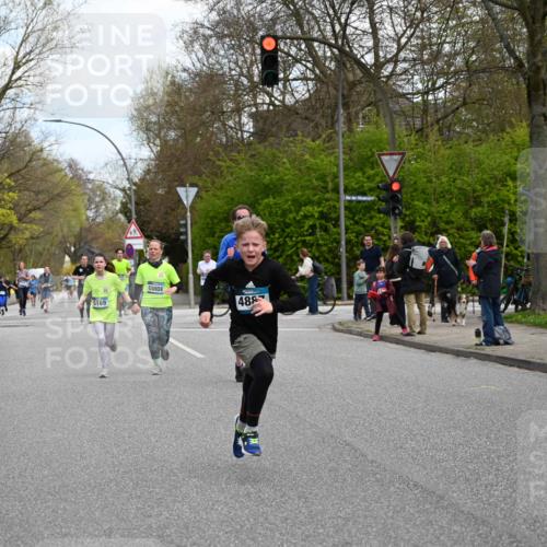 12.04.2026 - 45. Internationalen Wilhelmsburger Insellauf J. Mangold http://msf.ph/oto/9509499 12.04.2026 12:57:41 Ziel 5062, 4851, 5172, 4959, 5322, 5129, 3190, 5736, 3189, 5847, 3439, 5232, 5277, 3863, 4887, 4938, 3213, 2447, 5211, 4968, 2707, 5169, 5214, 4955, 3396, 5228, 5689, 2771, 5687, 2058, 3152, 4535, 5260, 2493, 2550, 3479 meine-sportfotos.de