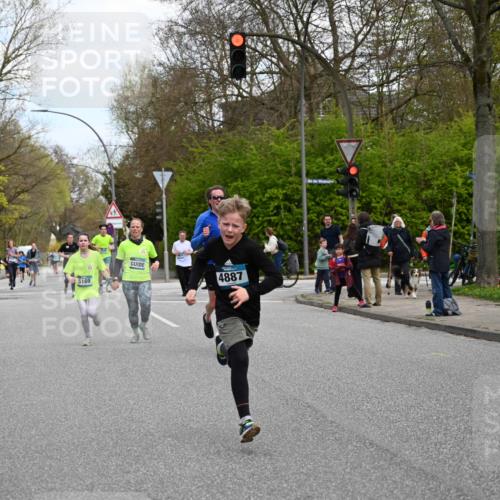 12.04.2026 - 45. Internationalen Wilhelmsburger Insellauf J. Mangold http://msf.ph/oto/9509500 12.04.2026 12:57:41 Ziel 5062, 4851, 5172, 4959, 5322, 5129, 3190, 5736, 3189, 5847, 3439, 5232, 5277, 3863, 4887, 4938, 3213, 2447, 5211, 4968, 2707, 5169, 5214, 4955, 3396, 5228, 5689, 2771, 5687, 2058, 3152, 4535, 5260, 2493, 2550, 3479 meine-sportfotos.de