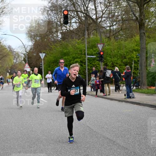 12.04.2026 - 45. Internationalen Wilhelmsburger Insellauf J. Mangold http://msf.ph/oto/9509502 12.04.2026 12:57:41 Ziel 5062, 4851, 5172, 4959, 5322, 5129, 3190, 5736, 3189, 5847, 3439, 5232, 5277, 3863, 4887, 4938, 3213, 2447, 5211, 4968, 2707, 5169, 5214, 4955, 3396, 5228, 5689, 2771, 5687, 2058, 3152, 4535, 5260, 2493, 2550, 3479 meine-sportfotos.de