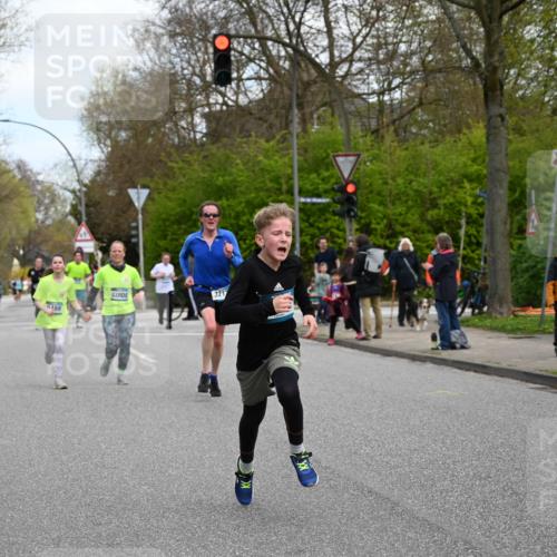 12.04.2026 - 45. Internationalen Wilhelmsburger Insellauf J. Mangold http://msf.ph/oto/9509503 12.04.2026 12:57:42 Ziel 5322, 5129, 3190, 5736, 3189, 5847, 3439, 5232, 5277, 3863, 4887, 4938, 3213, 2447, 5211, 4968, 2707, 5169, 5214, 4955, 3396, 3396, 5228, 5689, 2771, 5687, 2058, 3152, 4535, 5260, 2493, 2550, 3479 meine-sportfotos.de
