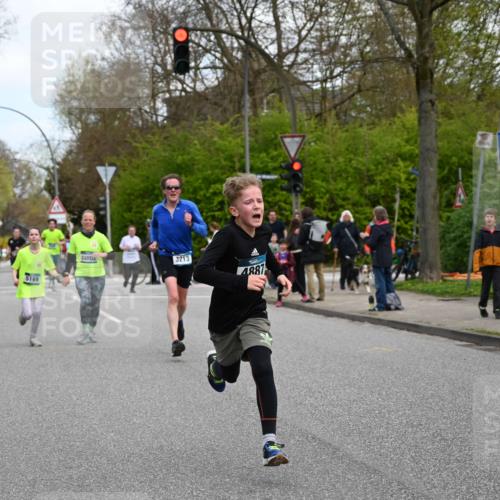 12.04.2026 - 45. Internationalen Wilhelmsburger Insellauf J. Mangold http://msf.ph/oto/9509504 12.04.2026 12:57:42 Ziel 5322, 5129, 3190, 5736, 3189, 5847, 3439, 5232, 5277, 3863, 4887, 4938, 3213, 2447, 5211, 4968, 2707, 5169, 5214, 4955, 3396, 3396, 5228, 5689, 2771, 5687, 2058, 3152, 4535, 5260, 2493, 2550, 3479 meine-sportfotos.de