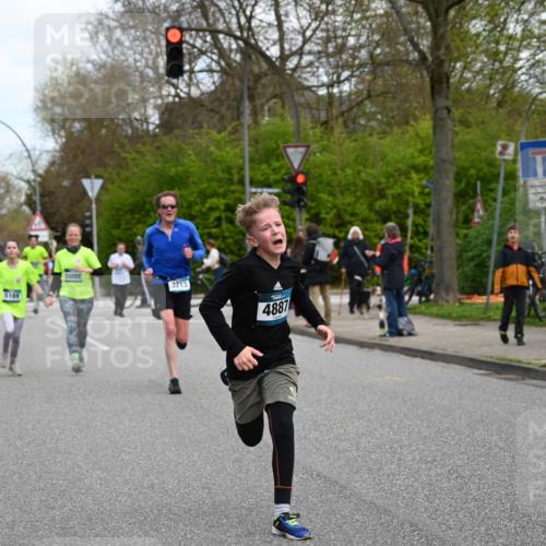 12.04.2026 - 45. Internationalen Wilhelmsburger Insellauf J. Mangold http://msf.ph/oto/9509505 12.04.2026 12:57:42 Ziel 5322, 5129, 3190, 5736, 3189, 5847, 3439, 5232, 5277, 3863, 4887, 4938, 3213, 2447, 5211, 4968, 2707, 5169, 5214, 4955, 3396, 3396, 5228, 5689, 2771, 5687, 2058, 3152, 4535, 5260, 2493, 2550, 3479 meine-sportfotos.de