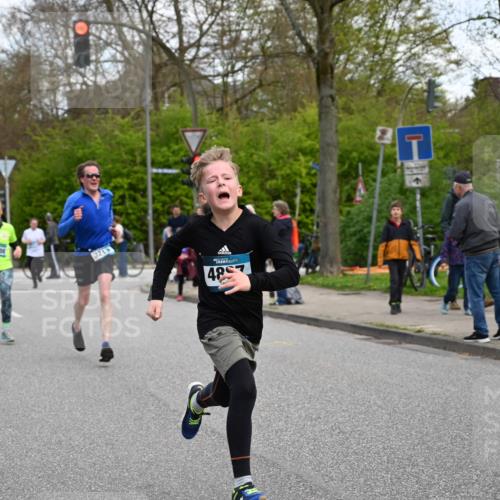 12.04.2026 - 45. Internationalen Wilhelmsburger Insellauf J. Mangold http://msf.ph/oto/9509508 12.04.2026 12:57:42 Ziel 5322, 5129, 3190, 5736, 3189, 5847, 3439, 5232, 5277, 3863, 4887, 4938, 3213, 2447, 5211, 4968, 2707, 5169, 5214, 4955, 3396, 3396, 5228, 5689, 2771, 5687, 2058, 3152, 4535, 5260, 2493, 2550, 3479 meine-sportfotos.de