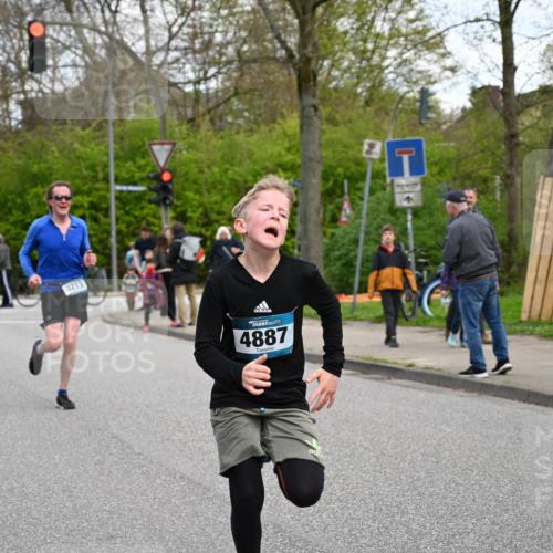 12.04.2026 - 45. Internationalen Wilhelmsburger Insellauf J. Mangold http://msf.ph/oto/9509510 12.04.2026 12:57:42 Ziel 5322, 5129, 3190, 5736, 3189, 5847, 3439, 5232, 5277, 3863, 4887, 4938, 3213, 2447, 5211, 4968, 2707, 5169, 5214, 4955, 3396, 3396, 5228, 5689, 2771, 5687, 2058, 3152, 4535, 5260, 2493, 2550, 3479 meine-sportfotos.de