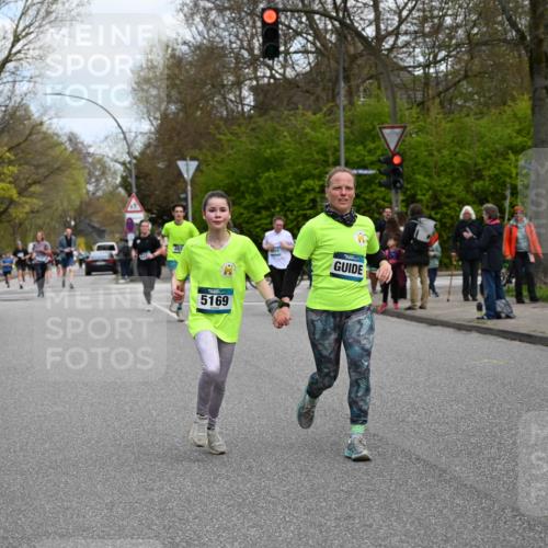 12.04.2026 - 45. Internationalen Wilhelmsburger Insellauf J. Mangold http://msf.ph/oto/9509528 12.04.2026 12:57:45 Ziel 5129, 3190, 5736, 3189, 5847, 3439, 5232, 5277, 3863, 4887, 4938, 3213, 2447, 5211, 4968, 2707, 4968, 2707, 5169, 5214, 4955, 3396, 5228, 5689, 2771, 5687, 2058, 3152, 4535, 5260, 2493, 2550, 3479, 4873 meine-sportfotos.de