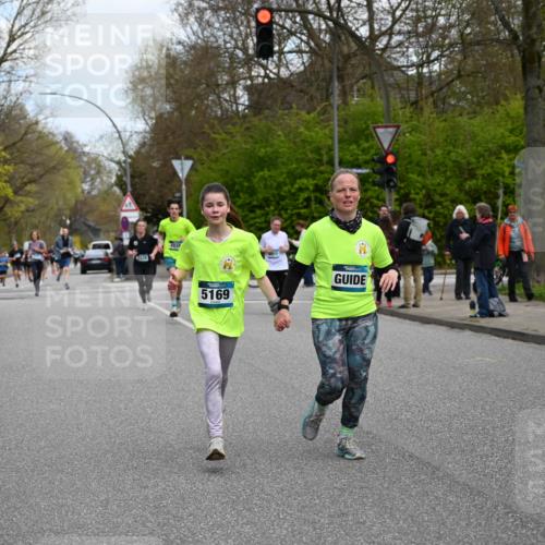 12.04.2026 - 45. Internationalen Wilhelmsburger Insellauf J. Mangold http://msf.ph/oto/9509529 12.04.2026 12:57:45 Ziel 5129, 3190, 5736, 3189, 5847, 3439, 5232, 5277, 3863, 4887, 4938, 3213, 2447, 5211, 4968, 2707, 4968, 2707, 5169, 5214, 4955, 3396, 5228, 5689, 2771, 5687, 2058, 3152, 4535, 5260, 2493, 2550, 3479, 4873 meine-sportfotos.de