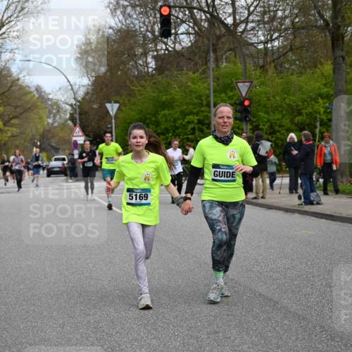 12.04.2026 - 45. Internationalen Wilhelmsburger Insellauf J. Mangold http://msf.ph/oto/9509530 12.04.2026 12:57:45 Ziel 5129, 3190, 5736, 3189, 5847, 3439, 5232, 5277, 3863, 4887, 4938, 3213, 2447, 5211, 4968, 2707, 4968, 2707, 5169, 5214, 4955, 3396, 5228, 5689, 2771, 5687, 2058, 3152, 4535, 5260, 2493, 2550, 3479, 4873 meine-sportfotos.de
