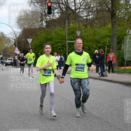 12.04.2026 - 45. Internationalen Wilhelmsburger Insellauf J. Mangold http://msf.ph/oto/9509533 12.04.2026 12:57:45 Ziel 5129, 3190, 5736, 3189, 5847, 3439, 5232, 5277, 3863, 4887, 4938, 3213, 2447, 5211, 4968, 2707, 4968, 2707, 5169, 5214, 4955, 3396, 5228, 5689, 2771, 5687, 2058, 3152, 4535, 5260, 2493, 2550, 3479, 4873 meine-sportfotos.de