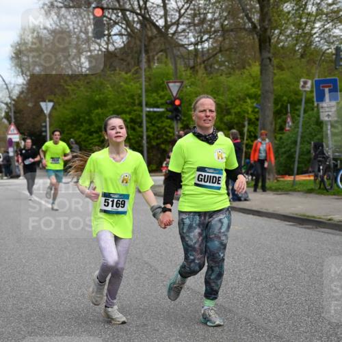 12.04.2026 - 45. Internationalen Wilhelmsburger Insellauf J. Mangold http://msf.ph/oto/9509536 12.04.2026 12:57:45 Ziel 5129, 3190, 5736, 3189, 5847, 3439, 5232, 5277, 3863, 4887, 4938, 3213, 2447, 5211, 4968, 2707, 4968, 2707, 5169, 5214, 4955, 3396, 5228, 5689, 2771, 5687, 2058, 3152, 4535, 5260, 2493, 2550, 3479, 4873 meine-sportfotos.de