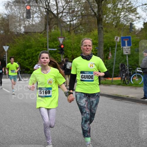 12.04.2026 - 45. Internationalen Wilhelmsburger Insellauf J. Mangold http://msf.ph/oto/9509539 12.04.2026 12:57:45 Ziel 5129, 3190, 5736, 3189, 5847, 3439, 5232, 5277, 3863, 4887, 4938, 3213, 2447, 5211, 4968, 2707, 4968, 2707, 5169, 5214, 4955, 3396, 5228, 5689, 2771, 5687, 2058, 3152, 4535, 5260, 2493, 2550, 3479, 4873 meine-sportfotos.de