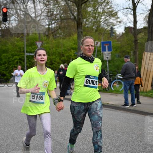 12.04.2026 - 45. Internationalen Wilhelmsburger Insellauf J. Mangold http://msf.ph/oto/9509542 12.04.2026 12:57:46 Ziel 5129, 3190, 5736, 3189, 5847, 3439, 5232, 5277, 3863, 4887, 4938, 3213, 2447, 5211, 4968, 2707, 5169, 5169, 5214, 4955, 3396, 5228, 5689, 2771, 5687, 2058, 2058, 3152, 4535, 5260, 2493, 2550, 3479, 4873 meine-sportfotos.de