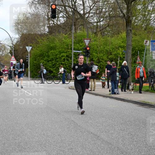 12.04.2026 - 45. Internationalen Wilhelmsburger Insellauf J. Mangold http://msf.ph/oto/9509565 12.04.2026 12:57:50 Ziel 5736, 3189, 5847, 3439, 5232, 5277, 3863, 4887, 4938, 3213, 2447, 5211, 4968, 2707, 5169, 5214, 5214, 4955, 3396, 5228, 5689, 2771, 5687, 2058, 3152, 4535, 5260, 2493, 2550, 3479, 3479, 4873 meine-sportfotos.de