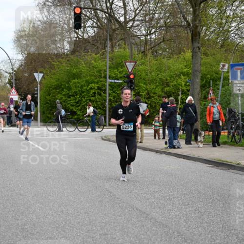 12.04.2026 - 45. Internationalen Wilhelmsburger Insellauf J. Mangold http://msf.ph/oto/9509567 12.04.2026 12:57:50 Ziel 5736, 3189, 5847, 3439, 5232, 5277, 3863, 4887, 4938, 3213, 2447, 5211, 4968, 2707, 5169, 5214, 5214, 4955, 3396, 5228, 5689, 2771, 5687, 2058, 3152, 4535, 5260, 2493, 2550, 3479, 3479, 4873 meine-sportfotos.de