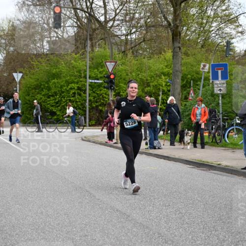 12.04.2026 - 45. Internationalen Wilhelmsburger Insellauf J. Mangold http://msf.ph/oto/9509573 12.04.2026 12:57:51 Ziel 5736, 3189, 5847, 3439, 5232, 5277, 3863, 4887, 4938, 3213, 2447, 5211, 4968, 2707, 5169, 5214, 4955, 3396, 5228, 5689, 2771, 5687, 2058, 3152, 4535, 5260, 2493, 2550, 3479, 4873 meine-sportfotos.de
