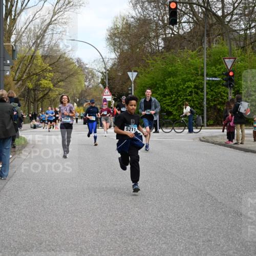 12.04.2026 - 45. Internationalen Wilhelmsburger Insellauf J. Mangold http://msf.ph/oto/9509575 12.04.2026 12:57:52 Ziel 5847, 3439, 5232, 5277, 3863, 4887, 4938, 3213, 2447, 5211, 4968, 2707, 5169, 5214, 4955, 4955, 3396, 5228, 5689, 2771, 5687, 2058, 3152, 4535, 5260, 2493, 2550, 3479, 4873, 4344, 3889 meine-sportfotos.de