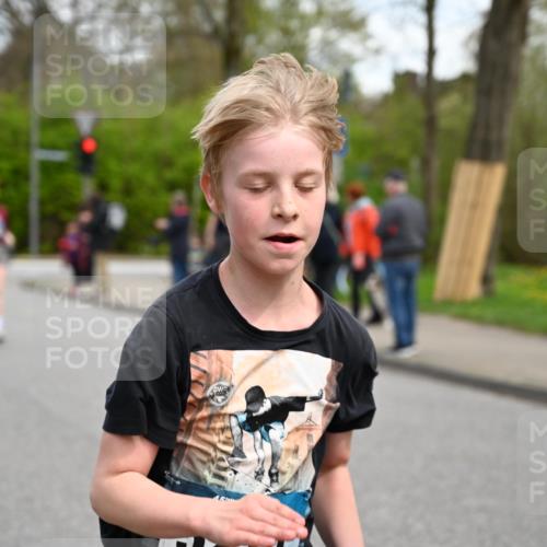 12.04.2026 - 45. Internationalen Wilhelmsburger Insellauf J. Mangold http://msf.ph/oto/9509619 12.04.2026 12:57:58 Ziel 4938, 3213, 2447, 5211, 4968, 2707, 5169, 5214, 4955, 3396, 5228, 5689, 2771, 5687, 2058, 2058, 3152, 4535, 5260, 2493, 2550, 3479, 4873, 4344, 3889, 3309, 5613, 3525, 5422, 3088 meine-sportfotos.de