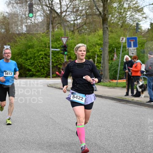 12.04.2026 - 45. Internationalen Wilhelmsburger Insellauf J. Mangold http://msf.ph/oto/9509684 12.04.2026 12:58:17 Ziel 4955, 3396, 5228, 5689, 2771, 5687, 2058, 3152, 4535, 5260, 2493, 2550, 3479, 4873, 4344, 3889, 3309, 3309, 5613, 3525, 5422, 3088, 3255, 5174, 5846, 3286, 3623, 4822 meine-sportfotos.de