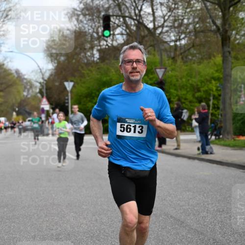 12.04.2026 - 45. Internationalen Wilhelmsburger Insellauf J. Mangold http://msf.ph/oto/9509698 12.04.2026 12:58:18 Ziel 3396, 5228, 5689, 2771, 5687, 2058, 3152, 4535, 5260, 2493, 2550, 3479, 4873, 4344, 3889, 3309, 5613, 3525, 5613, 3525, 5422, 3088, 3255, 5174, 5846, 3286, 3623, 4822, 2015 meine-sportfotos.de