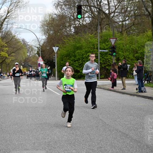 12.04.2026 - 45. Internationalen Wilhelmsburger Insellauf J. Mangold http://msf.ph/oto/9509705 12.04.2026 12:58:21 Ziel 5687, 2058, 3152, 4535, 5260, 2493, 2550, 3479, 4873, 4344, 3889, 3309, 5613, 3525, 5422, 3088, 3255, 5174, 5174, 5846, 3286, 3623, 4822, 2015, 3926 meine-sportfotos.de