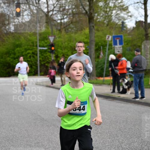 12.04.2026 - 45. Internationalen Wilhelmsburger Insellauf J. Mangold http://msf.ph/oto/9509725 12.04.2026 12:58:23 Ziel 2058, 3152, 4535, 5260, 2493, 2550, 3479, 4873, 4344, 3889, 3309, 5613, 3525, 5422, 3088, 3255, 5174, 5846, 3286, 3623, 4822, 2015, 3926, 3728 meine-sportfotos.de