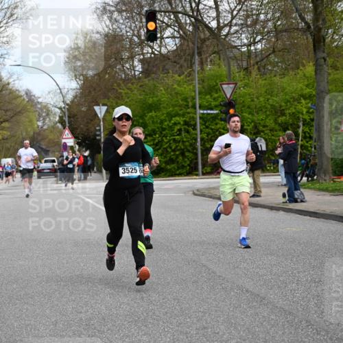 12.04.2026 - 45. Internationalen Wilhelmsburger Insellauf J. Mangold http://msf.ph/oto/9509732 12.04.2026 12:58:24 Ziel 3152, 4535, 5260, 2493, 2550, 3479, 4873, 4344, 3889, 3309, 5613, 3525, 5422, 3088, 3255, 5174, 5846, 3286, 3623, 4822, 2015, 3926, 3728, 4023, 2009, 4875 meine-sportfotos.de