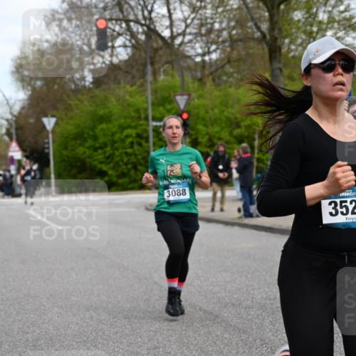 12.04.2026 - 45. Internationalen Wilhelmsburger Insellauf J. Mangold http://msf.ph/oto/9509741 12.04.2026 12:58:25 Ziel 5260, 2493, 2550, 3479, 4873, 4344, 3889, 3309, 5613, 3525, 5422, 3088, 3255, 5174, 5846, 3286, 3623, 3286, 3623, 4822, 2015, 3926, 3728, 4023, 2009, 4875 meine-sportfotos.de