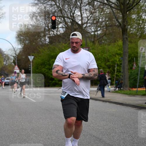 12.04.2026 - 45. Internationalen Wilhelmsburger Insellauf J. Mangold http://msf.ph/oto/9509768 12.04.2026 12:58:33 Ziel 4873, 4344, 3889, 3309, 5613, 3525, 5422, 3088, 3255, 5174, 5174, 5846, 3286, 3623, 4822, 2015, 3926, 3728, 4023, 2009, 4875, 5276, 3017, 5111, 5124, 5644, 5718, 2082, 4741, 5191, 4287, 5219, 2068 meine-sportfotos.de