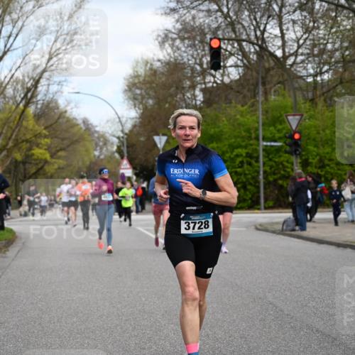 12.04.2026 - 45. Internationalen Wilhelmsburger Insellauf J. Mangold http://msf.ph/oto/9509804 12.04.2026 12:58:42 Ziel 3309, 5613, 3525, 5422, 3088, 3255, 5174, 5846, 3286, 3623, 4822, 2015, 2015, 3926, 3728, 4023, 2009, 4875, 5276, 3017, 5111, 5124, 5644, 5718, 2082, 4741, 5191, 4287, 5219, 2068, 3246, 4035, 5244, 4128, 4565, 5079, 4395 meine-sportfotos.de