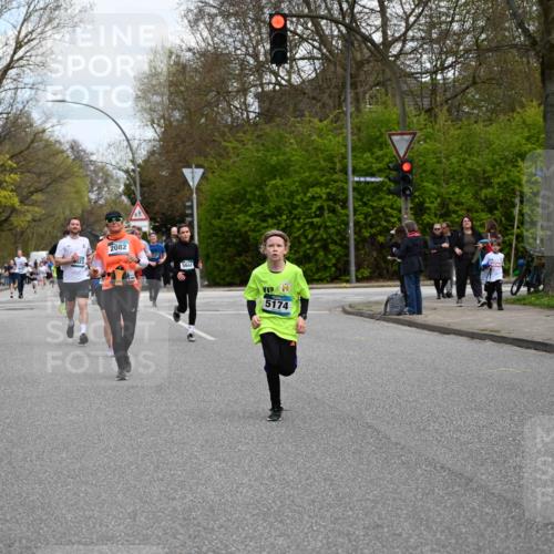 12.04.2026 - 45. Internationalen Wilhelmsburger Insellauf J. Mangold http://msf.ph/oto/9509840 12.04.2026 12:58:47 Ziel 3255, 5174, 5846, 3286, 3623, 4822, 2015, 3926, 3728, 3728, 4023, 2009, 4875, 5276, 3017, 5111, 5124, 5644, 5718, 2082, 4741, 5191, 4287, 5219, 2068, 3246, 4035, 5244, 4128, 4565, 5079, 4395, 4187, 5067, 2069, 4761 meine-sportfotos.de