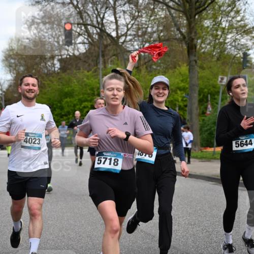 12.04.2026 - 45. Internationalen Wilhelmsburger Insellauf J. Mangold http://msf.ph/oto/9509886 12.04.2026 12:58:52 Ziel 3255, 5174, 5846, 3286, 3623, 4822, 2015, 3926, 3728, 4023, 2009, 4875, 5276, 3017, 3017, 5111, 5124, 5644, 5718, 2082, 4741, 5191, 4287, 5219, 2068, 3246, 4035, 5244, 4128, 4565, 5079, 4395, 4187, 5067, 2069, 4761, 5179, 3192, 5635, 4917, 4171, 4170 meine-sportfotos.de