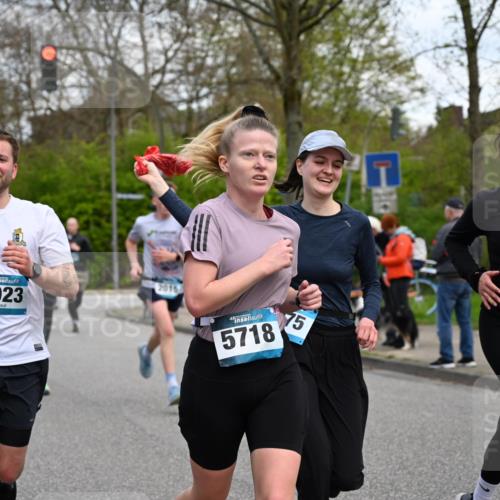 12.04.2026 - 45. Internationalen Wilhelmsburger Insellauf J. Mangold http://msf.ph/oto/9509891 12.04.2026 12:58:52 Ziel 3255, 5174, 5846, 3286, 3623, 4822, 2015, 3926, 3728, 4023, 2009, 4875, 5276, 3017, 3017, 5111, 5124, 5644, 5718, 2082, 4741, 5191, 4287, 5219, 2068, 3246, 4035, 5244, 4128, 4565, 5079, 4395, 4187, 5067, 2069, 4761, 5179, 3192, 5635, 4917, 4171, 4170 meine-sportfotos.de