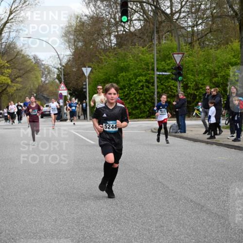 12.04.2026 - 45. Internationalen Wilhelmsburger Insellauf J. Mangold http://msf.ph/oto/9509961 12.04.2026 12:59:05 Ziel 2015, 3926, 3728, 4023, 2009, 4875, 5276, 3017, 5111, 5124, 5644, 5718, 2082, 4741, 5191, 4287, 5219, 2068, 3246, 4035, 5244, 4128, 4565, 5079, 4395, 4395, 4187, 5067, 2069, 4761, 5179, 3192, 5635, 4917, 4171, 4170, 5011, 4781, 4872, 4581, 5338, 5339, 2006, 4096, 5081, 4623 meine-sportfotos.de
