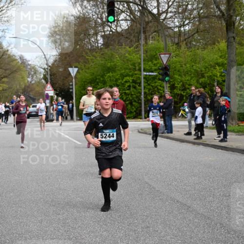 12.04.2026 - 45. Internationalen Wilhelmsburger Insellauf J. Mangold http://msf.ph/oto/9509964 12.04.2026 12:59:05 Ziel 2015, 3926, 3728, 4023, 2009, 4875, 5276, 3017, 5111, 5124, 5644, 5718, 2082, 4741, 5191, 4287, 5219, 2068, 3246, 4035, 5244, 4128, 4565, 5079, 4395, 4395, 4187, 5067, 2069, 4761, 5179, 3192, 5635, 4917, 4171, 4170, 5011, 4781, 4872, 4581, 5338, 5339, 2006, 4096, 5081, 4623 meine-sportfotos.de