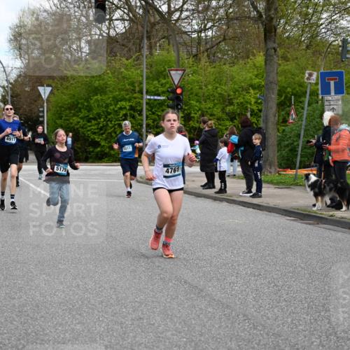 12.04.2026 - 45. Internationalen Wilhelmsburger Insellauf J. Mangold http://msf.ph/oto/9509992 12.04.2026 12:59:12 Ziel 3728, 4023, 2009, 4875, 5276, 3017, 5111, 5124, 5644, 5718, 2082, 4741, 5191, 4287, 5219, 2068, 3246, 4035, 5244, 4128, 4565, 5079, 4395, 4187, 5067, 2069, 4761, 5179, 3192, 5635, 4917, 4171, 4170, 5011, 4781, 4872, 4581, 5338, 5339, 2006, 4096, 5081, 4623, 4620, 3999, 5183, 5863 meine-sportfotos.de
