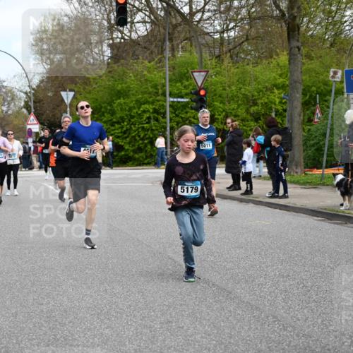 12.04.2026 - 45. Internationalen Wilhelmsburger Insellauf J. Mangold http://msf.ph/oto/9510005 12.04.2026 12:59:14 Ziel 5276, 3017, 5111, 5124, 5644, 5718, 2082, 4741, 5191, 4287, 5219, 2068, 3246, 4035, 5244, 4128, 4565, 5079, 4395, 4187, 5067, 2069, 4761, 5179, 3192, 5635, 4917, 5635, 4917, 4171, 4170, 5011, 4781, 4872, 4581, 5338, 5339, 2006, 4096, 5081, 2006, 4096, 5081, 4623, 4620, 3999, 5183, 5863, 5550, 5074 meine-sportfotos.de