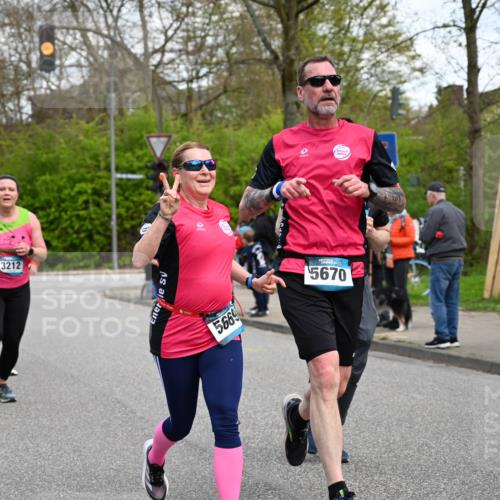 12.04.2026 - 45. Internationalen Wilhelmsburger Insellauf J. Mangold http://msf.ph/oto/9510204 12.04.2026 12:59:53 Ziel 4623, 4620, 3999, 5183, 5863, 5550, 5074, 5467, 3972, 2984, 2063, 2735, 5657, 4782, 2117, 2683, 4983, 3403, 4530, 5107, 5120, 2291, 5104, 5670, 5145, 5669, 2291, 5104, 5670, 5145, 5669, 3212, 3167, 3318, 3314, 3165, 4698, 4962, 5798, 4074, 5828, 4074, 5828, 5610, 5083, 4410, 3378 meine-sportfotos.de