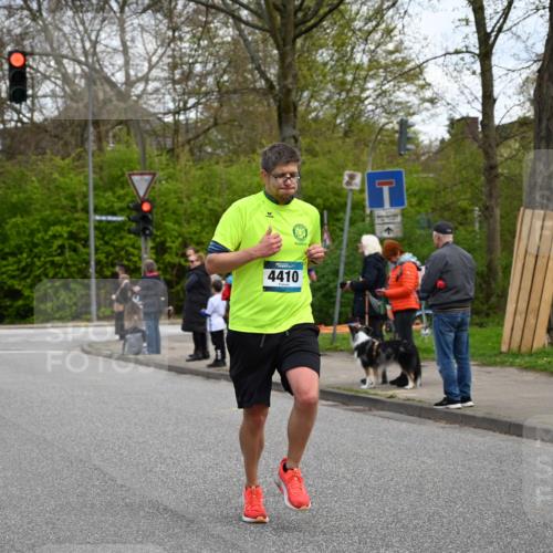 12.04.2026 - 45. Internationalen Wilhelmsburger Insellauf J. Mangold http://msf.ph/oto/9510377 12.04.2026 13:00:16 Ziel 4983, 3403, 4530, 5107, 5120, 2291, 5104, 5670, 5145, 5669, 3212, 3167, 3318, 3314, 3165, 4698, 4962, 5798, 4074, 5828, 5610, 5083, 4410, 3378, 3378, 5012, 2303, 4997, 4397, 5854, 5737, 5412, 4826, 3136, 4098, 4468, 2964, 5311, 4707 meine-sportfotos.de