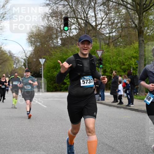12.04.2026 - 45. Internationalen Wilhelmsburger Insellauf J. Mangold http://msf.ph/oto/9510481 12.04.2026 13:00:35 Ziel 4410, 3378, 5012, 2303, 4997, 4397, 5854, 5737, 5412, 4826, 3136, 4098, 4468, 2964, 5311, 4707, 4696, 5777, 3166, 4702, 4407, 4827, 4622, 5799, 4537, 4538, 4830, 4354, 4772, 4355, 5106, 4332, 5765, 4944, 4546, 5485 meine-sportfotos.de