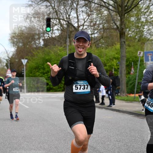 12.04.2026 - 45. Internationalen Wilhelmsburger Insellauf J. Mangold http://msf.ph/oto/9510484 12.04.2026 13:00:36 Ziel 3378, 5012, 2303, 4997, 4397, 5854, 5737, 5412, 4826, 3136, 4098, 4468, 2964, 4468, 2964, 5311, 4707, 4696, 5777, 3166, 4702, 4407, 4827, 4622, 5799, 4537, 4538, 4830, 4354, 4772, 4355, 5106, 4332, 5765, 4944, 4546, 5485, 4625, 4637, 3436 meine-sportfotos.de