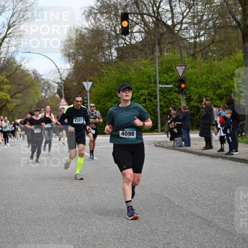 12.04.2026 - 45. Internationalen Wilhelmsburger Insellauf J. Mangold http://msf.ph/oto/9510498 12.04.2026 13:00:38 Ziel 3378, 5012, 2303, 4997, 4397, 5854, 5737, 5412, 4826, 3136, 4098, 4468, 2964, 5311, 4707, 4707, 4696, 5777, 3166, 4702, 4407, 4827, 4622, 5799, 4537, 4538, 4830, 4354, 4772, 4355, 5106, 4332, 5765, 4944, 4546, 5485, 4625, 4637, 3436, 3437, 2578, 4937 meine-sportfotos.de