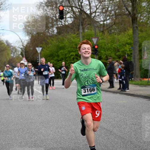 12.04.2026 - 45. Internationalen Wilhelmsburger Insellauf J. Mangold http://msf.ph/oto/9510614 12.04.2026 13:00:53 Ziel 5737, 5412, 4826, 3136, 4098, 4468, 2964, 5311, 4707, 4696, 5777, 3166, 4702, 4407, 4827, 4622, 5799, 4537, 4538, 4830, 4354, 4772, 4355, 5106, 4332, 5765, 4944, 4546, 5485, 4625, 4637, 3436, 3437, 2578, 4937, 5135, 5186, 4765, 5167, 4869, 5636, 3954, 5182, 4778, 5692, 4644, 4925, 5351, 5140, 4965, 3154, 4754, 4890, 4888, 4889, 5349, 3726 meine-sportfotos.de