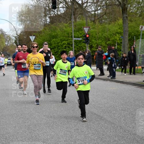 12.04.2026 - 45. Internationalen Wilhelmsburger Insellauf J. Mangold http://msf.ph/oto/9510707 12.04.2026 13:01:04 Ziel 4696, 5777, 3166, 4702, 4407, 4827, 4622, 5799, 4537, 4538, 4830, 4354, 4772, 4355, 5106, 4332, 5765, 4944, 4546, 5485, 4625, 4637, 3436, 3437, 2578, 4937, 5135, 5186, 4765, 5186, 4765, 5167, 4869, 5636, 3954, 5182, 4778, 5692, 4644, 4925, 5351, 5140, 4965, 3154, 4754, 4890, 4888, 4889, 5349, 3726, 4890, 4888, 4889, 5349, 3726, 5679, 5472, 5807, 5782, 4666, 5781, 5796, 2675, 2736 meine-sportfotos.de