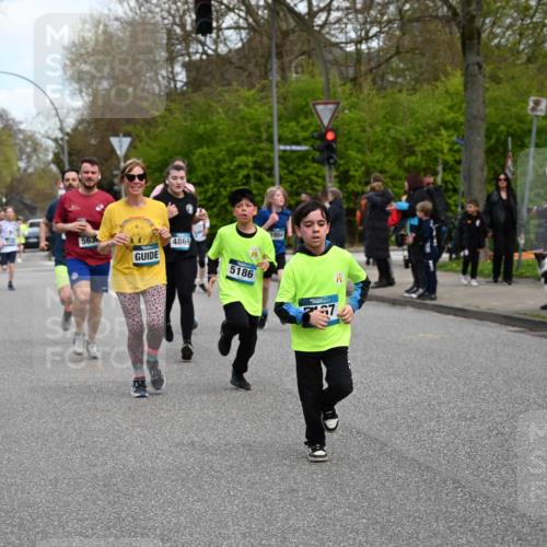 12.04.2026 - 45. Internationalen Wilhelmsburger Insellauf J. Mangold http://msf.ph/oto/9510708 12.04.2026 13:01:04 Ziel 4696, 5777, 3166, 4702, 4407, 4827, 4622, 5799, 4537, 4538, 4830, 4354, 4772, 4355, 5106, 4332, 5765, 4944, 4546, 5485, 4625, 4637, 3436, 3437, 2578, 4937, 5135, 5186, 4765, 5186, 4765, 5167, 4869, 5636, 3954, 5182, 4778, 5692, 4644, 4925, 5351, 5140, 4965, 3154, 4754, 4890, 4888, 4889, 5349, 3726, 4890, 4888, 4889, 5349, 3726, 5679, 5472, 5807, 5782, 4666, 5781, 5796, 2675, 2736 meine-sportfotos.de