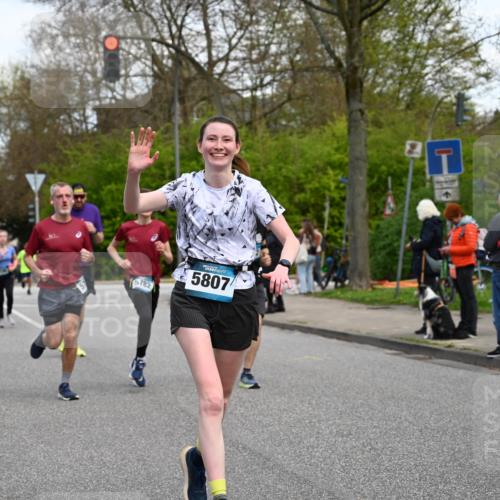 12.04.2026 - 45. Internationalen Wilhelmsburger Insellauf J. Mangold http://msf.ph/oto/9510858 12.04.2026 13:01:28 Ziel 5135, 5186, 4765, 5167, 4869, 5636, 3954, 5182, 4778, 5692, 4644, 4925, 5351, 5140, 4965, 3154, 4754, 4890, 4888, 4889, 5349, 3726, 5679, 5472, 5807, 5782, 4666, 5781, 5796, 2675, 2736, 2736, 3995, 5188, 5852, 3626, 5409, 5059, 2083, 5176, 4423, 2185, 5100 meine-sportfotos.de