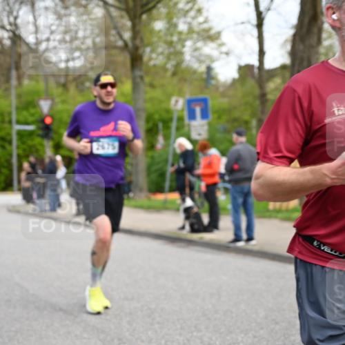 12.04.2026 - 45. Internationalen Wilhelmsburger Insellauf J. Mangold http://msf.ph/oto/9510878 12.04.2026 13:01:30 Ziel 5167, 4869, 5636, 3954, 5182, 4778, 5692, 4644, 4925, 5351, 5140, 4965, 3154, 4754, 4890, 4888, 4889, 5349, 3726, 5679, 5472, 5807, 5782, 4666, 5781, 5796, 2675, 2736, 3995, 5188, 5852, 3626, 5409, 5059, 2083, 2083, 5176, 4423, 2185, 5100, 4422 meine-sportfotos.de