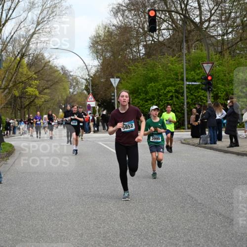 12.04.2026 - 45. Internationalen Wilhelmsburger Insellauf J. Mangold http://msf.ph/oto/9510898 12.04.2026 13:01:34 Ziel 4778, 5692, 4644, 4925, 5351, 5140, 4965, 3154, 4754, 4890, 4888, 4889, 5349, 3726, 5679, 5472, 5807, 5782, 4666, 5781, 5796, 2675, 2736, 3995, 3995, 5188, 5852, 3626, 5409, 5059, 2083, 5176, 4423, 2185, 5100, 4422, 2733, 4433, 2738 meine-sportfotos.de