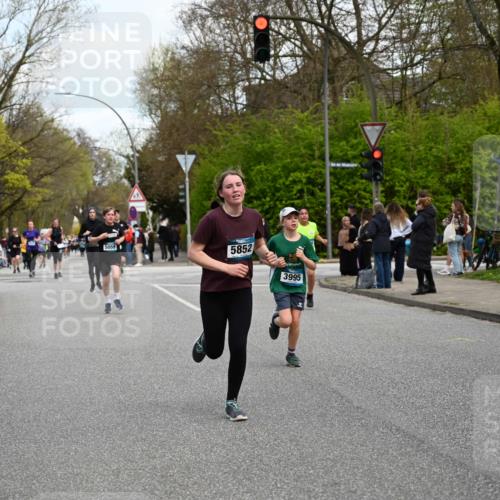 12.04.2026 - 45. Internationalen Wilhelmsburger Insellauf J. Mangold http://msf.ph/oto/9510902 12.04.2026 13:01:35 Ziel 5692, 4644, 4925, 5351, 5140, 4965, 3154, 4754, 4890, 4888, 4889, 5349, 3726, 5679, 5472, 5807, 5782, 4666, 5781, 5796, 2675, 2736, 3995, 5188, 5852, 3626, 5409, 5059, 2083, 5176, 4423, 4423, 2185, 5100, 4422, 2733, 4433, 2738, 3129 meine-sportfotos.de