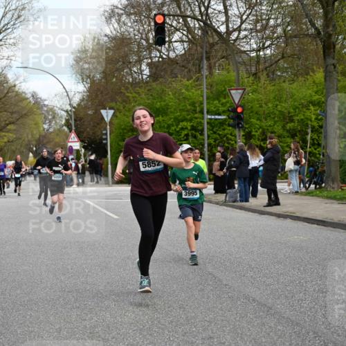 12.04.2026 - 45. Internationalen Wilhelmsburger Insellauf J. Mangold http://msf.ph/oto/9510905 12.04.2026 13:01:35 Ziel 5692, 4644, 4925, 5351, 5140, 4965, 3154, 4754, 4890, 4888, 4889, 5349, 3726, 5679, 5472, 5807, 5782, 4666, 5781, 5796, 2675, 2736, 3995, 5188, 5852, 3626, 5409, 5059, 2083, 5176, 4423, 4423, 2185, 5100, 4422, 2733, 4433, 2738, 3129 meine-sportfotos.de