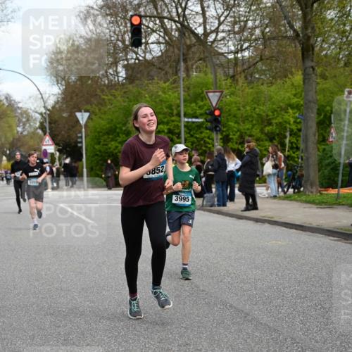 12.04.2026 - 45. Internationalen Wilhelmsburger Insellauf J. Mangold http://msf.ph/oto/9510909 12.04.2026 13:01:35 Ziel 5692, 4644, 4925, 5351, 5140, 4965, 3154, 4754, 4890, 4888, 4889, 5349, 3726, 5679, 5472, 5807, 5782, 4666, 5781, 5796, 2675, 2736, 3995, 5188, 5852, 3626, 5409, 5059, 2083, 5176, 4423, 4423, 2185, 5100, 4422, 2733, 4433, 2738, 3129 meine-sportfotos.de